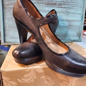 Sofft black heels
